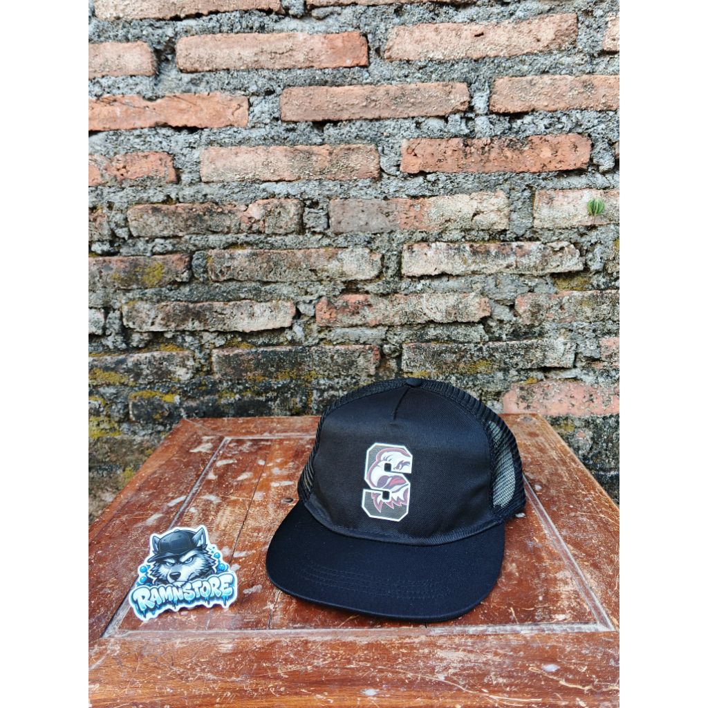 topi trucker logo S