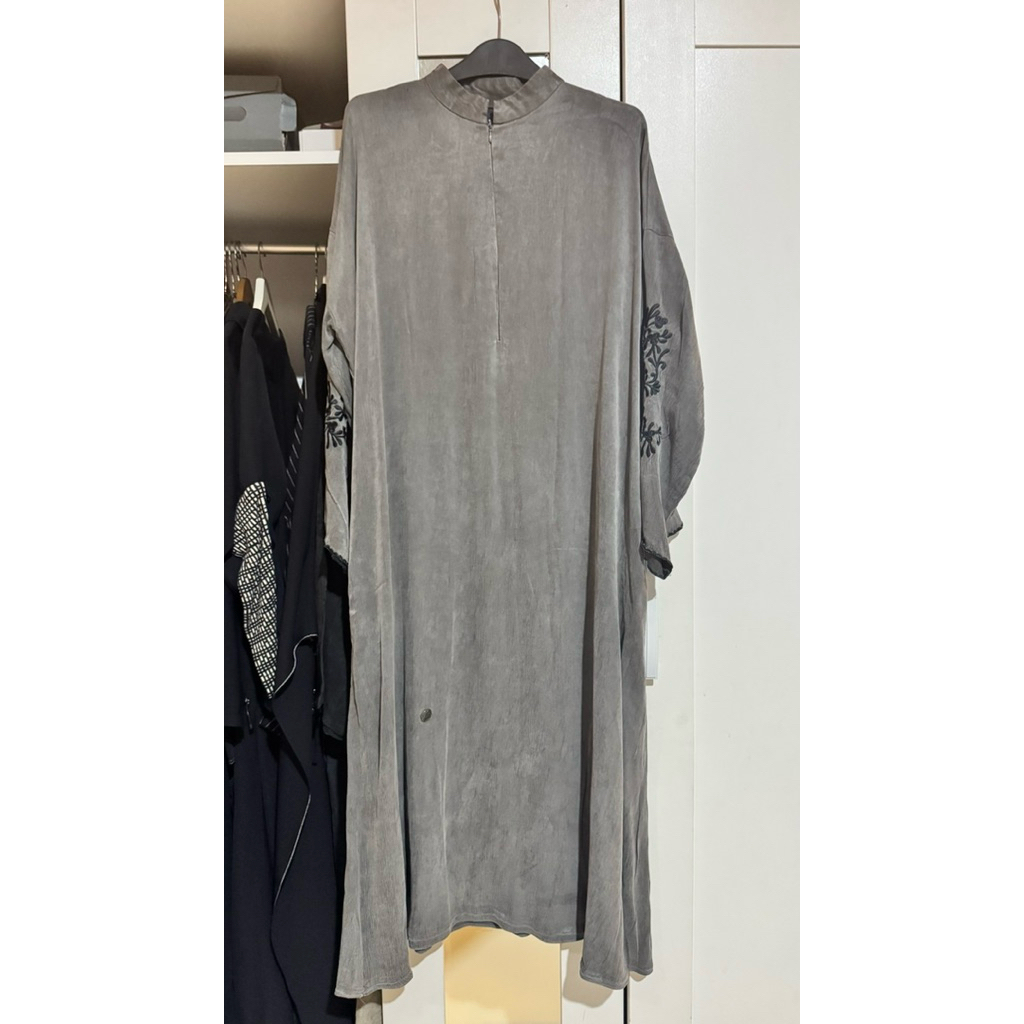 Ayre Aafiya Abaya cool grey
