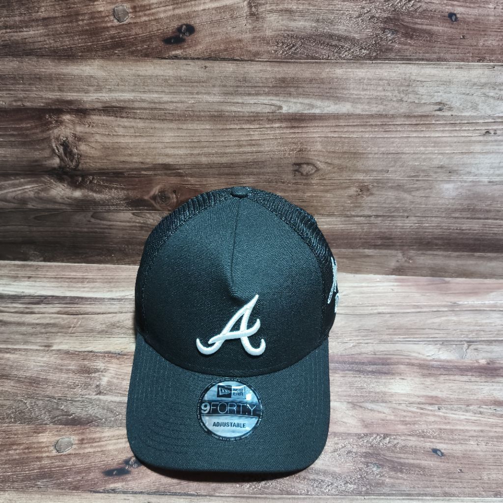 topi trucker hat new era Atlanta braves side logo script black