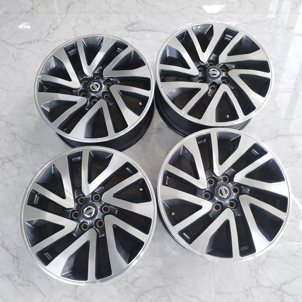 Pelek nissan navara R18 pcd 6x114 original. pnp nissan terra