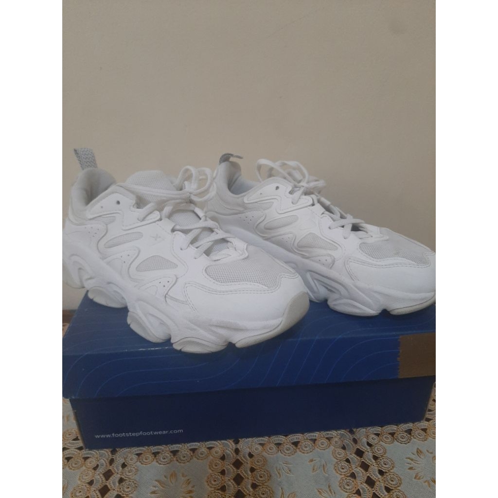 sepatu running preloved ORY XTEP size 37 insole 23
