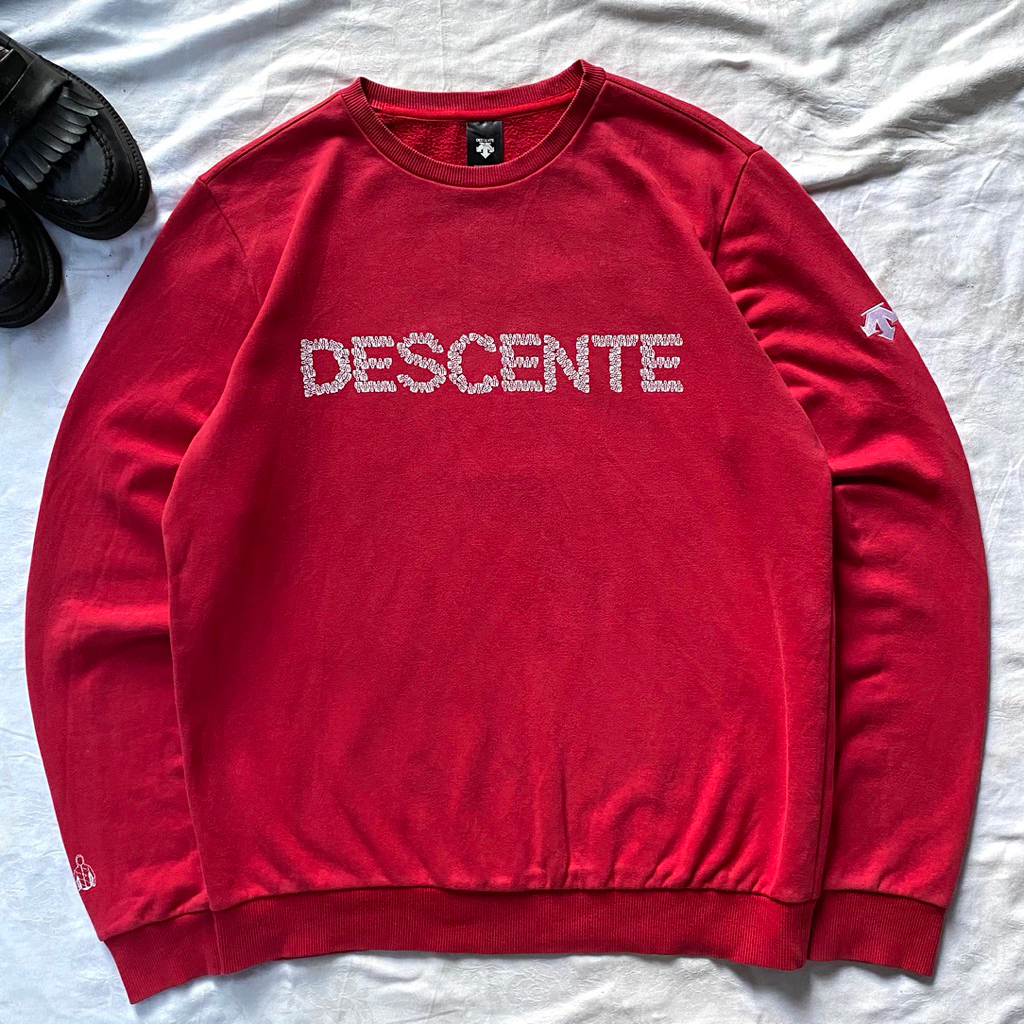 Descente Red Sweatshirt scnd prlvd original Crewneck merah