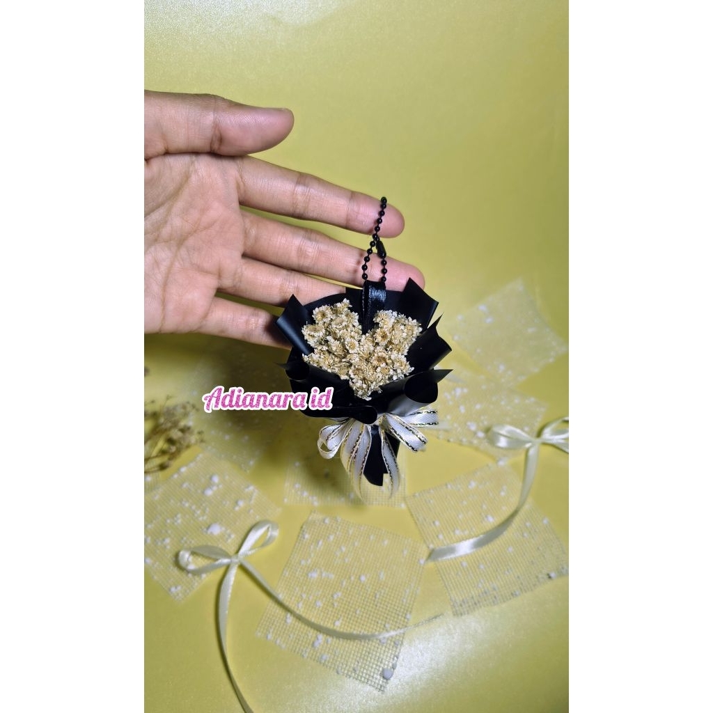 Gantungan kunci bunga edelweis kering/buket mini edelweis/ganci buket/edelweis mini.