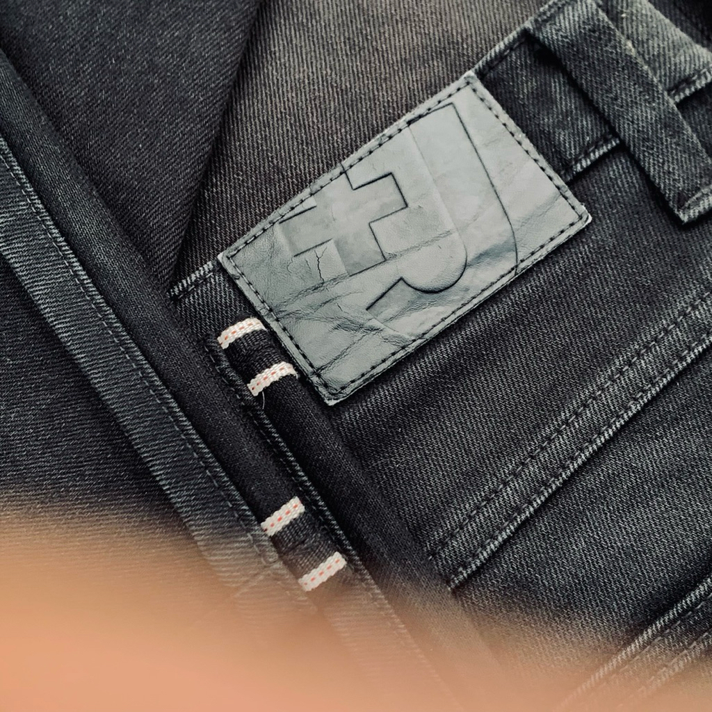 Uniqlo +J Red Line Selvedge Black Slim Straight Jeans