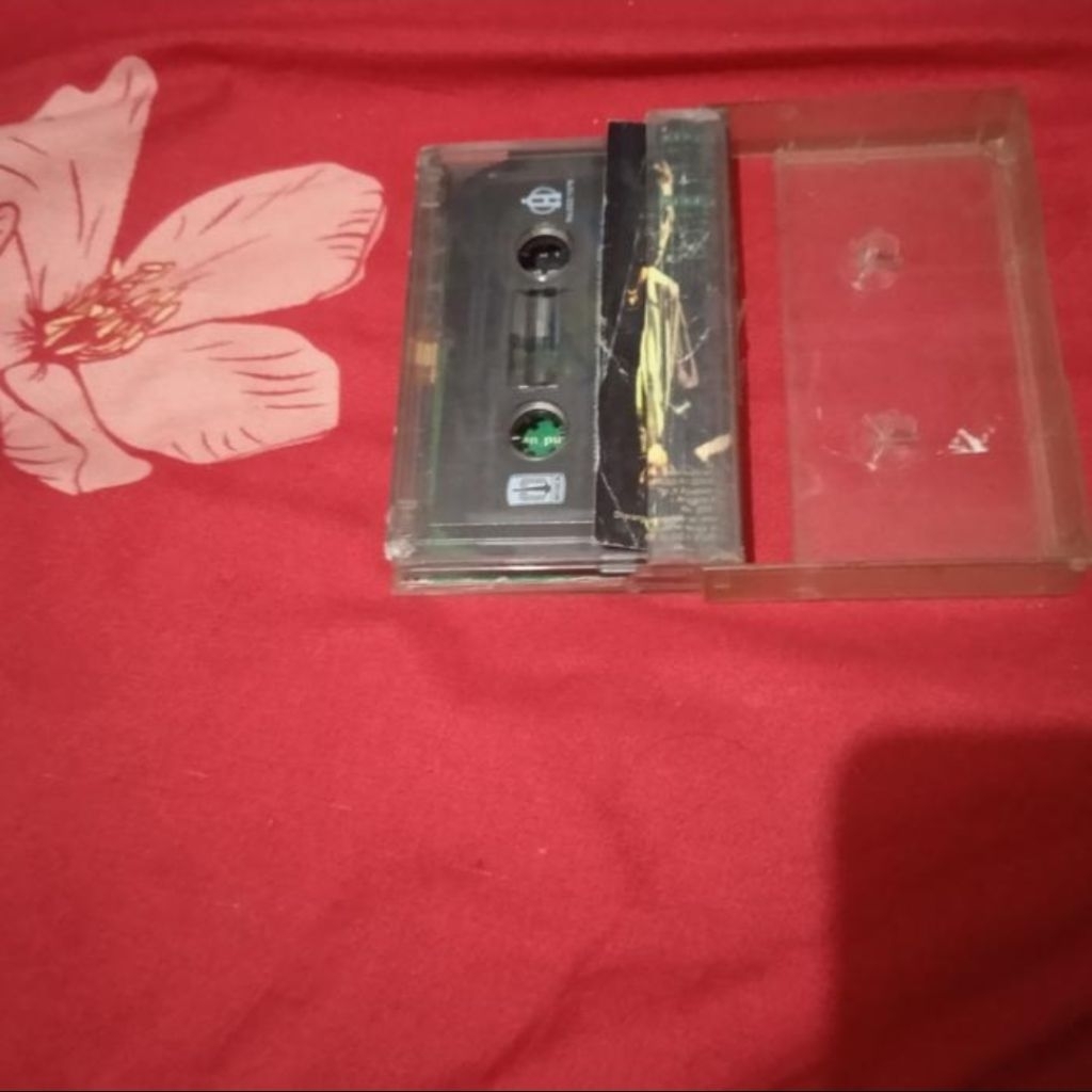 Kaset UKS Album Disini Menunggu