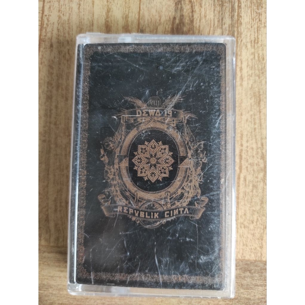 kaset pita DEWA19 "republik cinta"