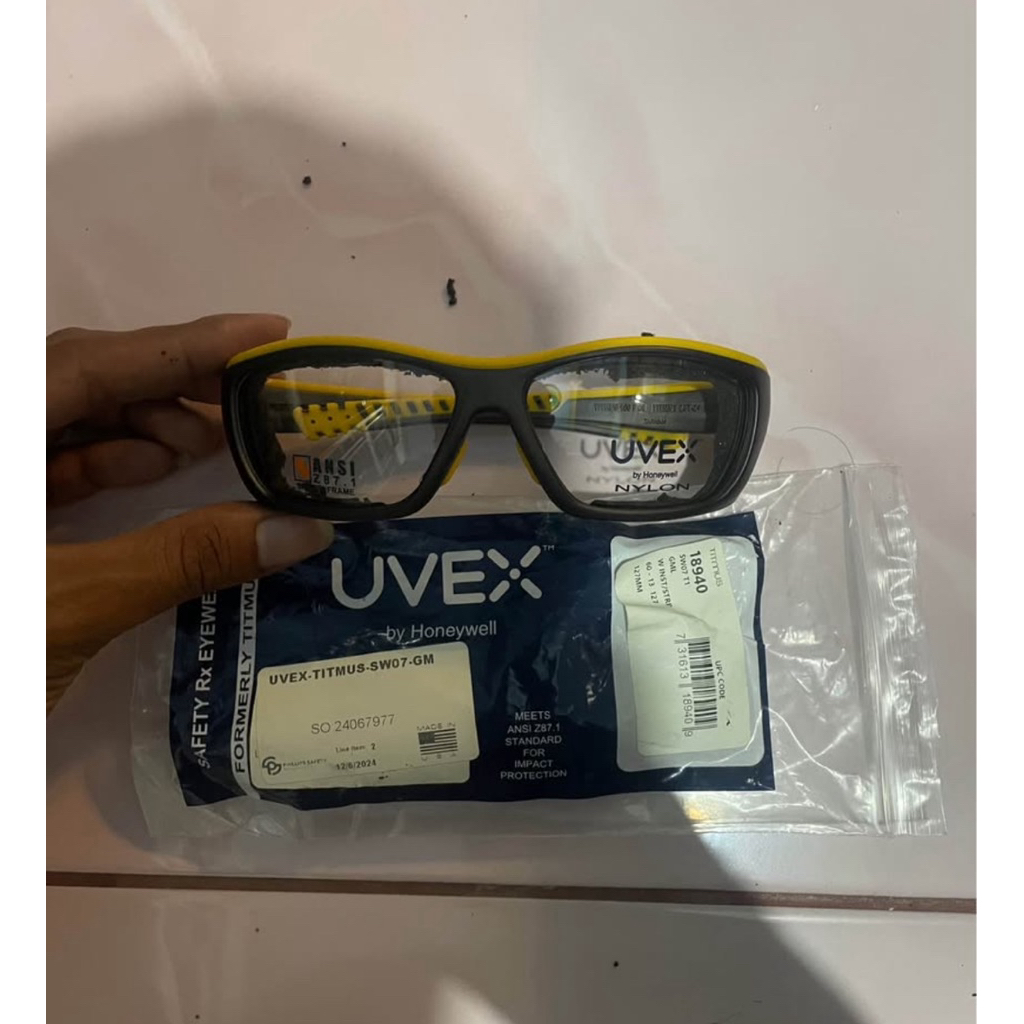 Kacamata Uvex