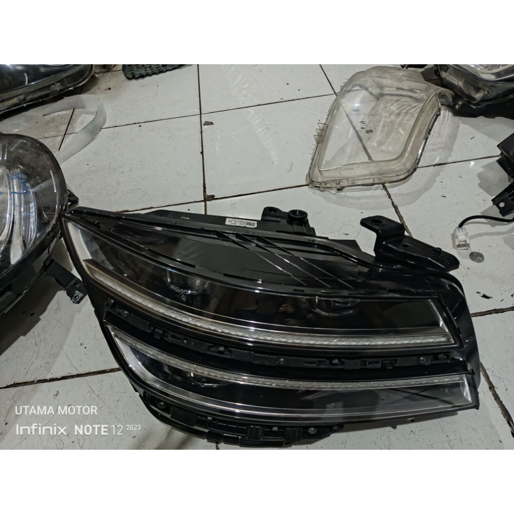 Headlamp Lampu Depan Mobil Hyundai GENESIS G80 Original