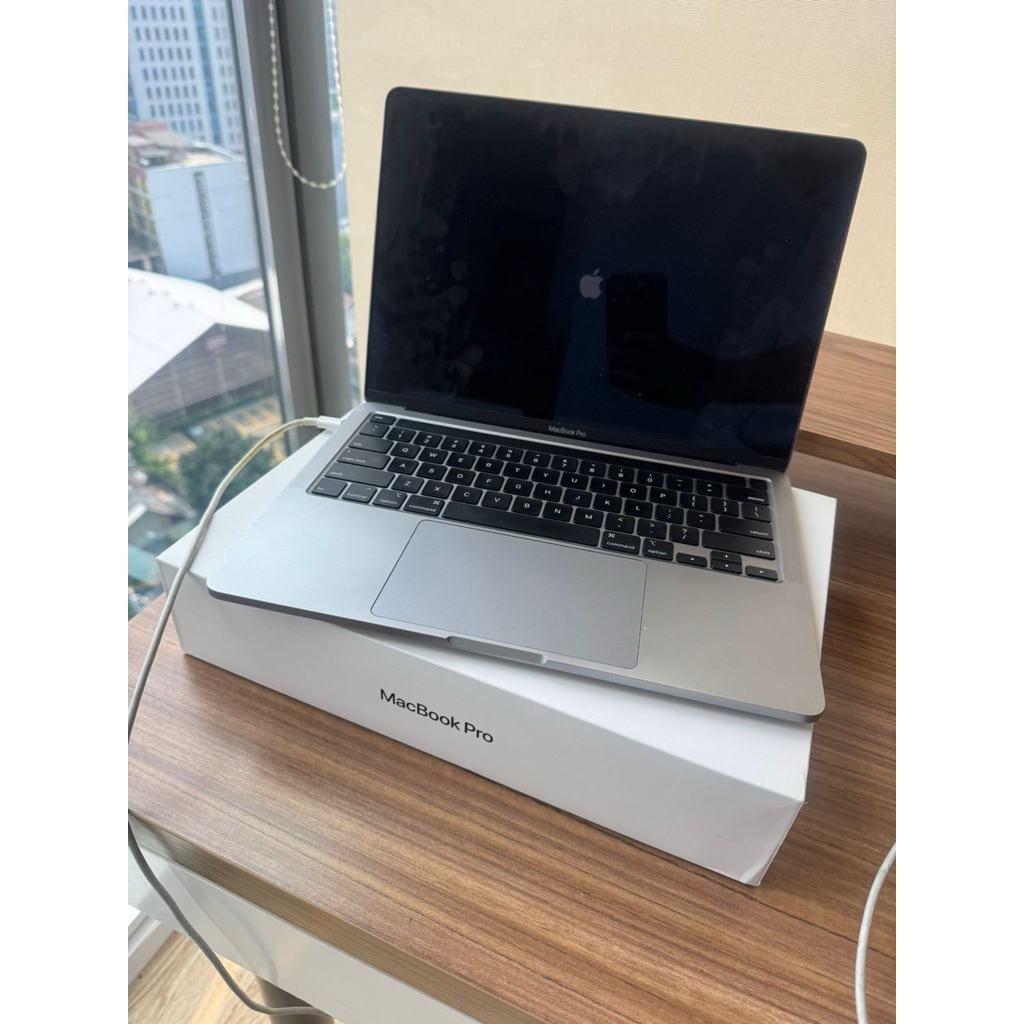 Macbook Pro 2020 (Touchbar) Core i5 ram 8 256 GB