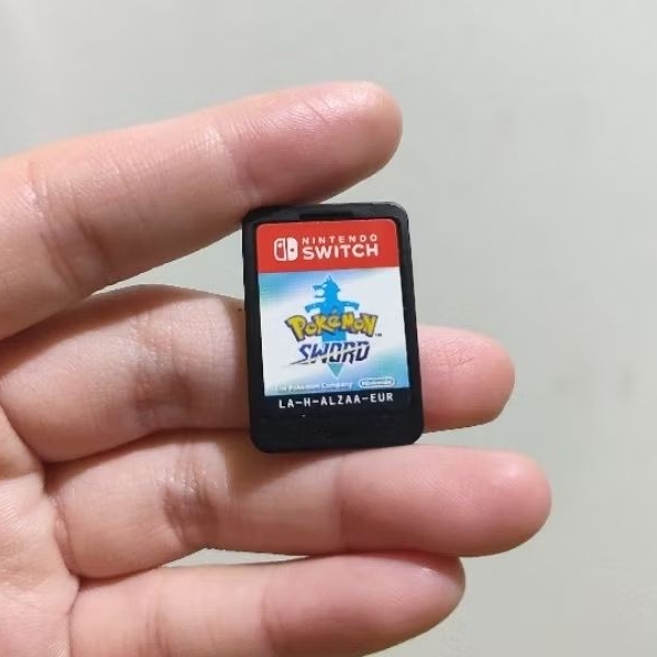 Pokemon Sword nintendo switch game second / Pokemon Shield