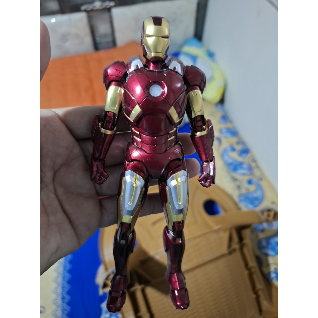 DLX Threezero iron man mark VII (7)