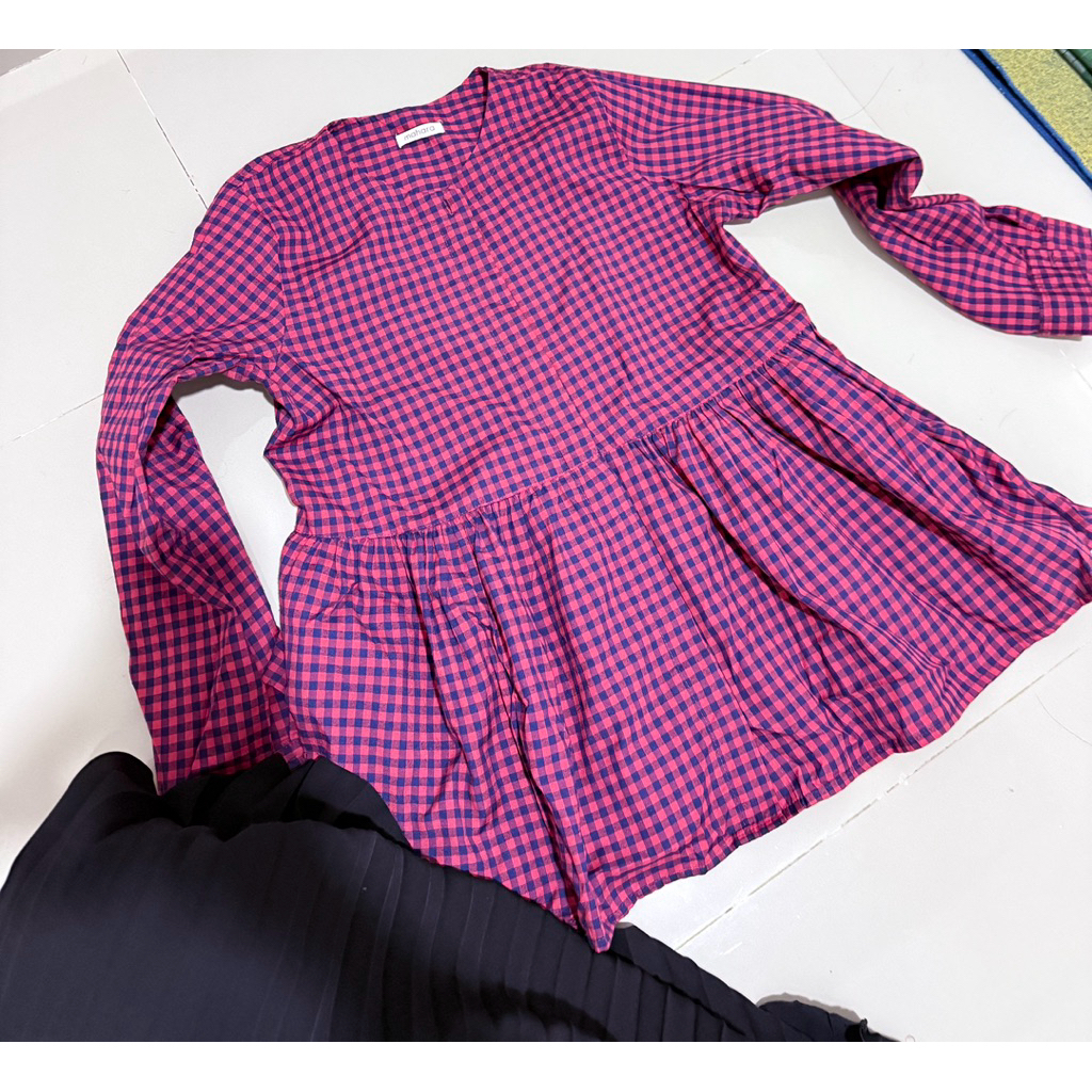 Preloved set blouse brand mahara id dengan Celana karet Uniqlo