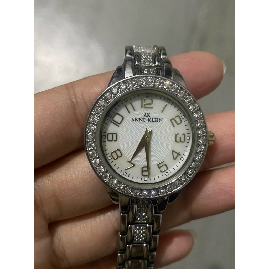 Jam tangan wanita Anne Klein