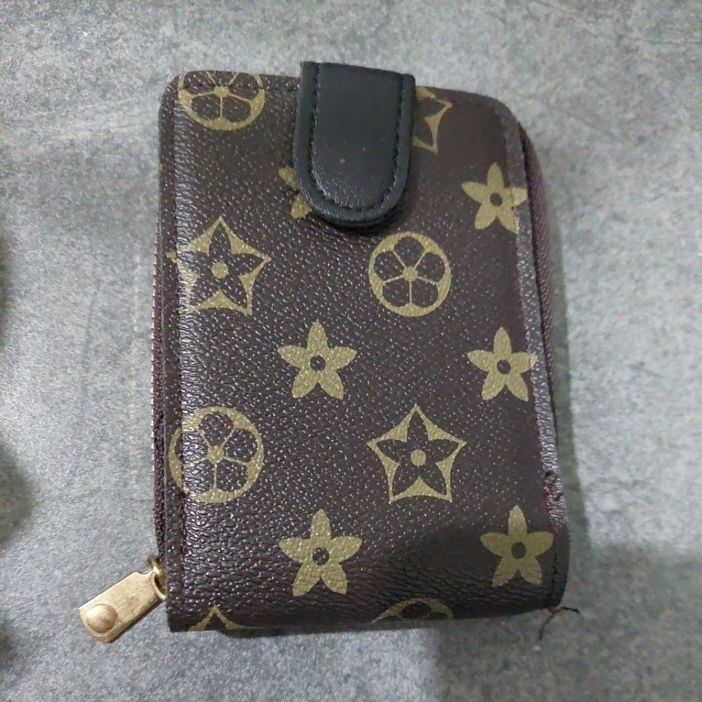 dompet kartu bekas