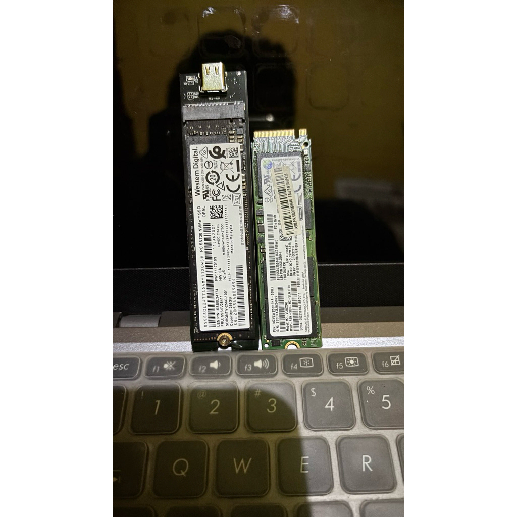 SSD Nvme Samsung 256GB dan Skhynix