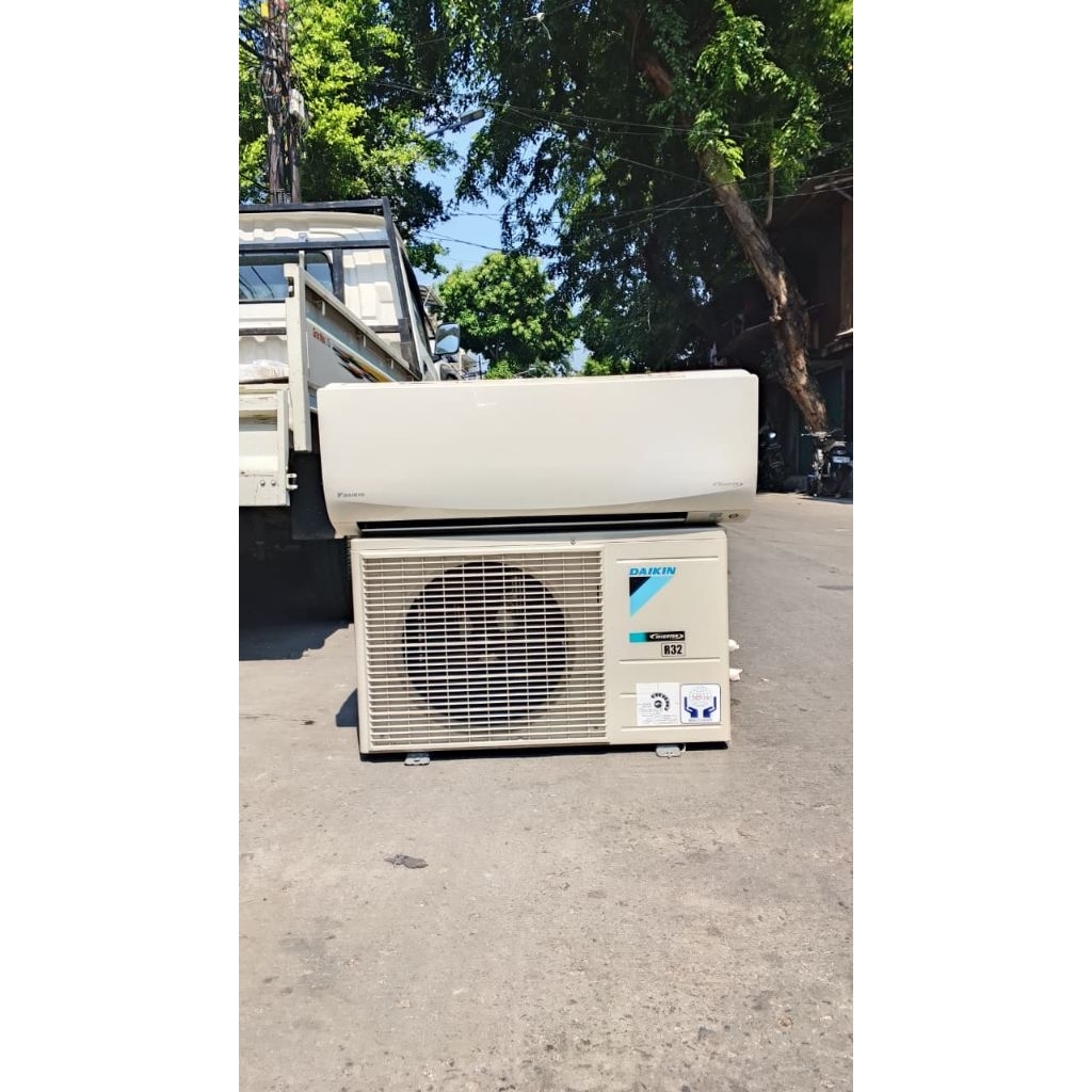AC Daikin Inverter 1 PK R 32 SECOND