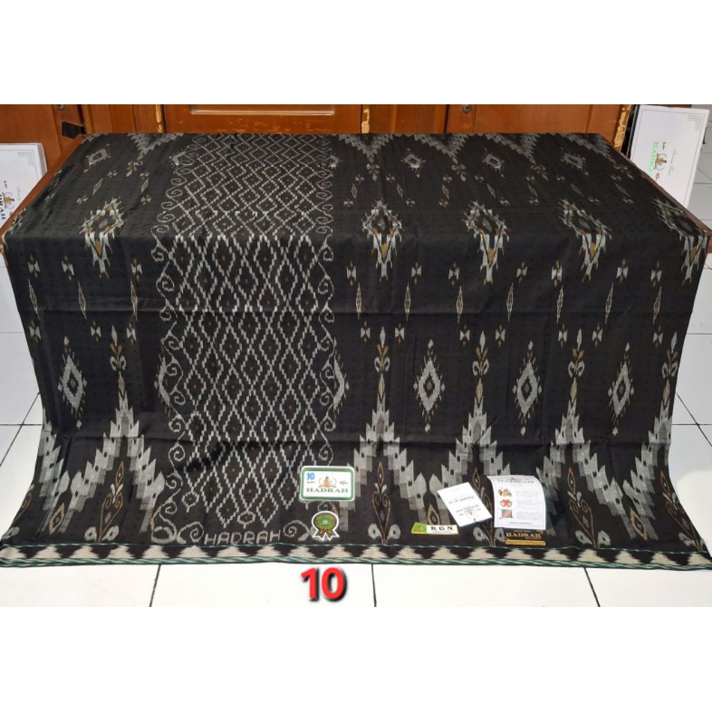 Sarung HADRAH FULL SUTRA TIPE KAWUNG (Motif  seperti kawung BHS) Jahitan tengah