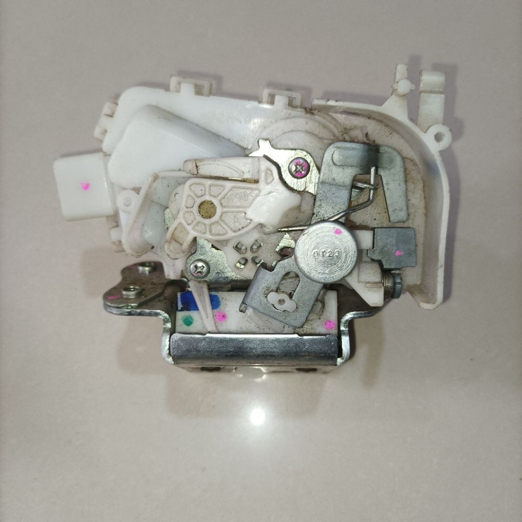 DOORLOCK BAGASI DOORLOCK PINTU BELAKANG XPANDER NEW LIVINA ORIGINAL