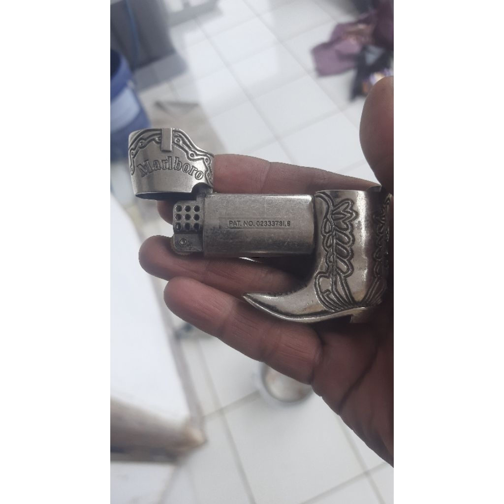 korek bensin marlboro