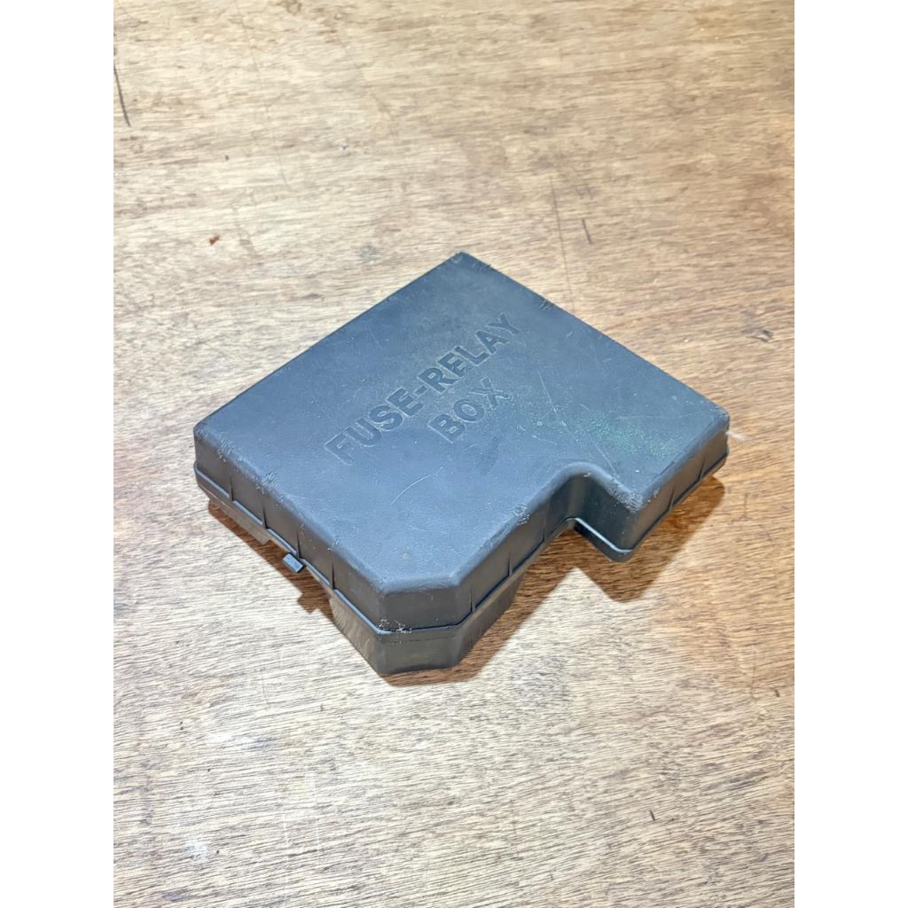 Cover Tutup Relay Fuse Box Sikring Hyundai Matrix Matrik Original 91950-0K510 Copotan