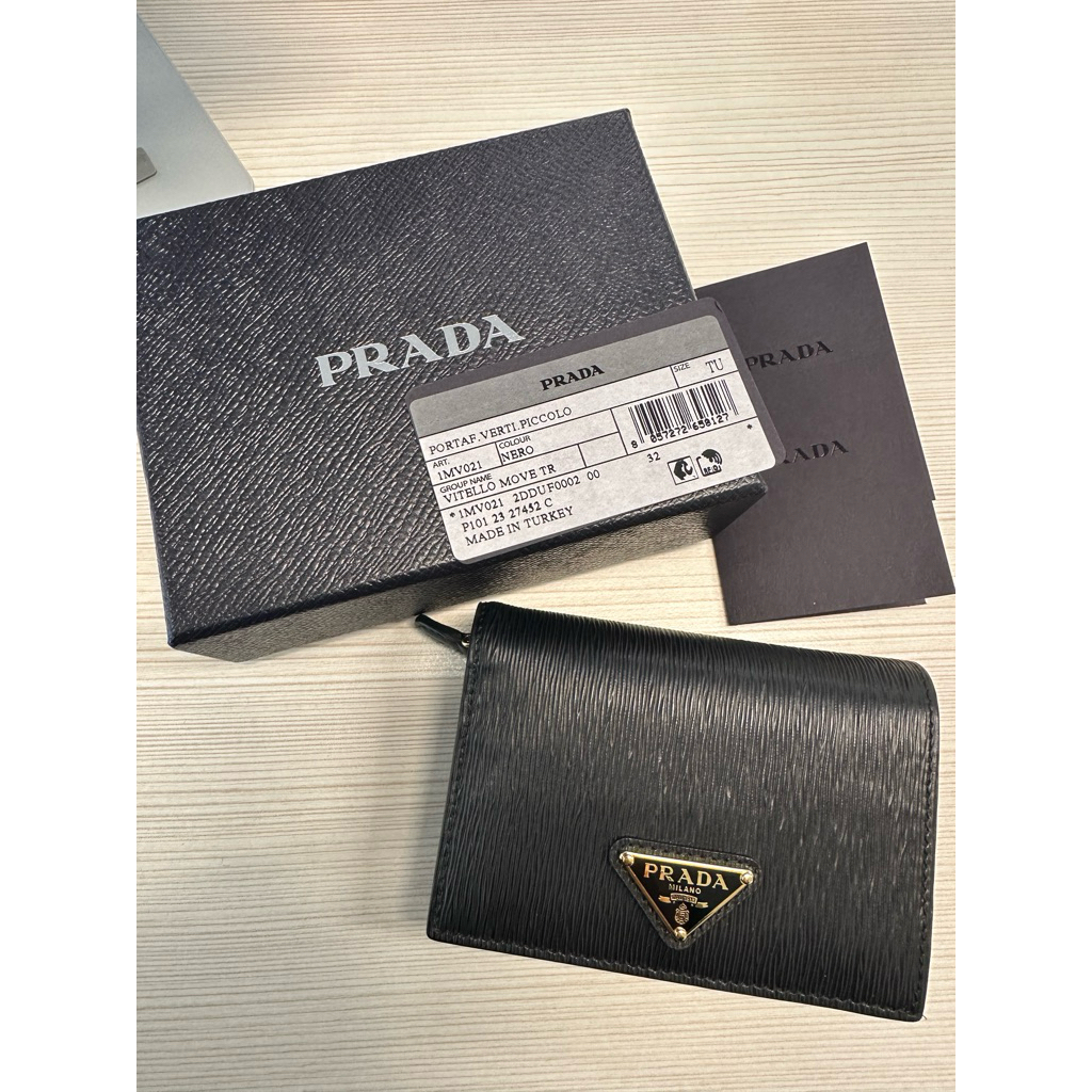 Prada Wallet Bifold Black LIKE NEW‼️‼️ complete with box