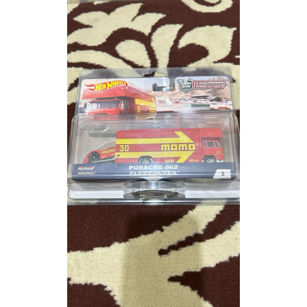 Hot Wheels Team transport momo Porsche 962 Momo