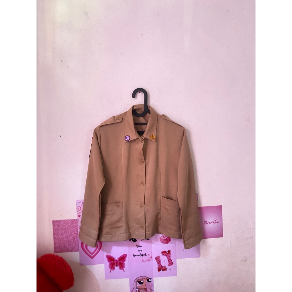 baju pramuka crop