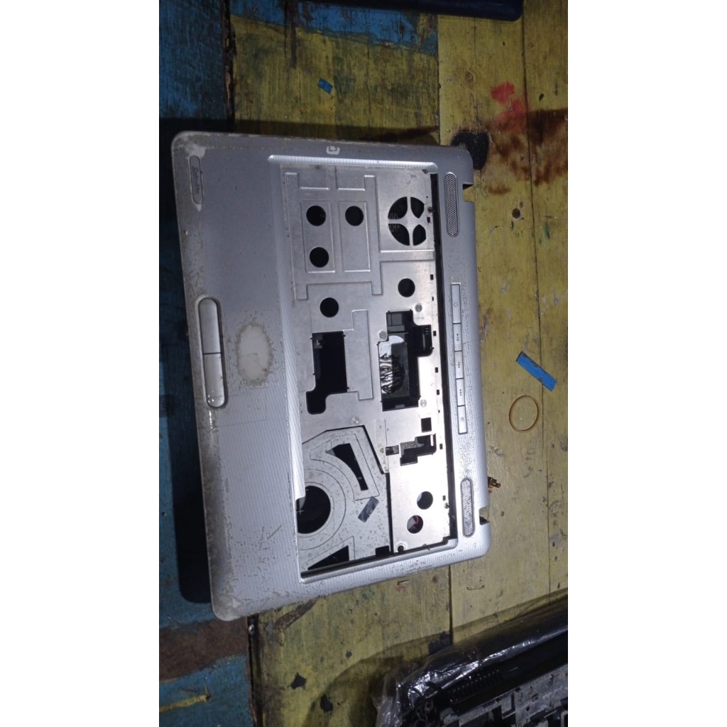 Casing toshiba l510 bagian bawah.
