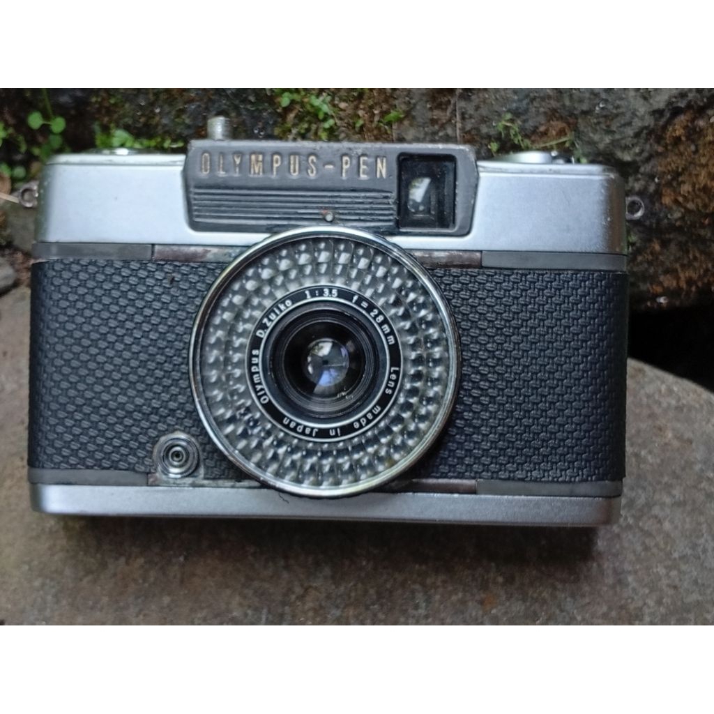 04000- kamera analog half frame OLYMPUS pen EE2 siap mengabdi