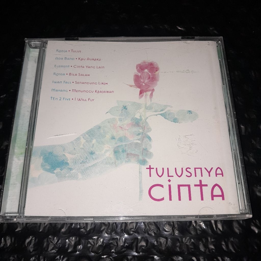 cd setulusnya cinta (mayangsari,rossa,iwan fals,dewi sandra,,mocca)
