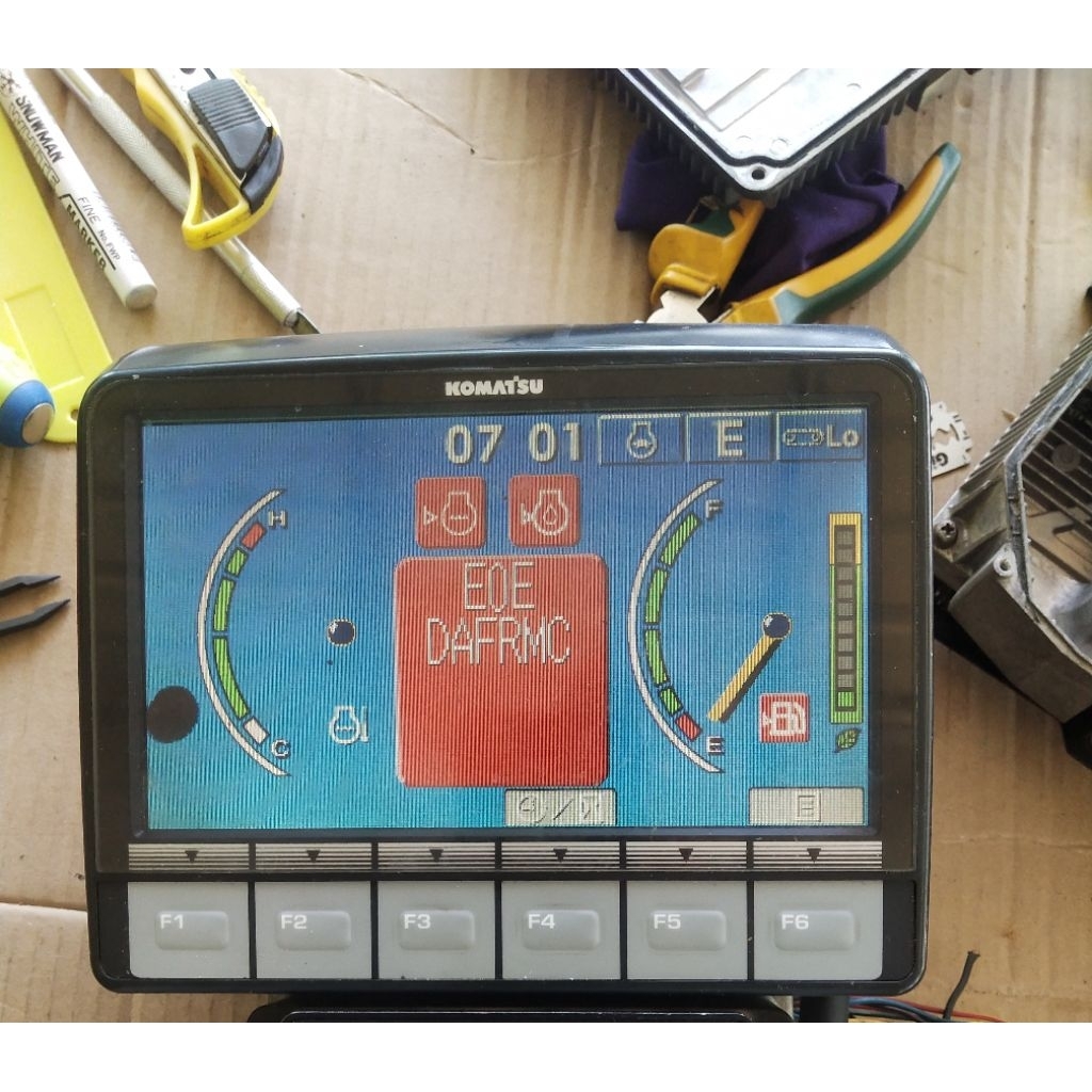 LCD monitor komatsu pc200-8 ecot 3 bekas
