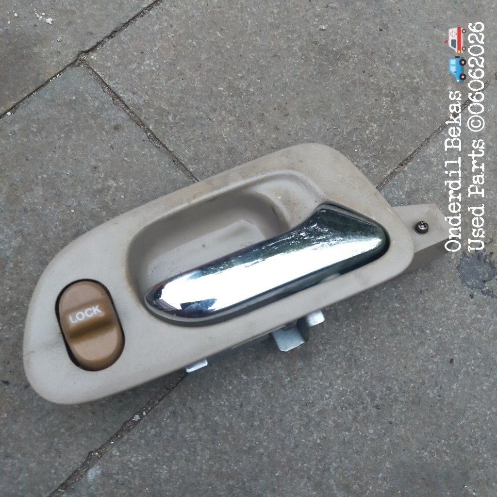 handle pintu kanan depan Honda Odyssey Ra6