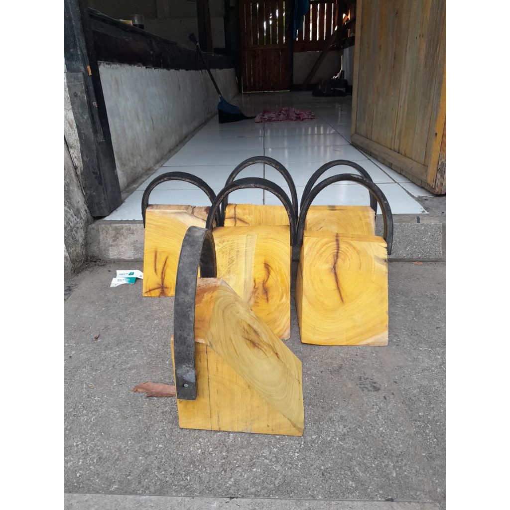 Ganjal Ban Mobil Bis Truk Kayu Keras Kuat