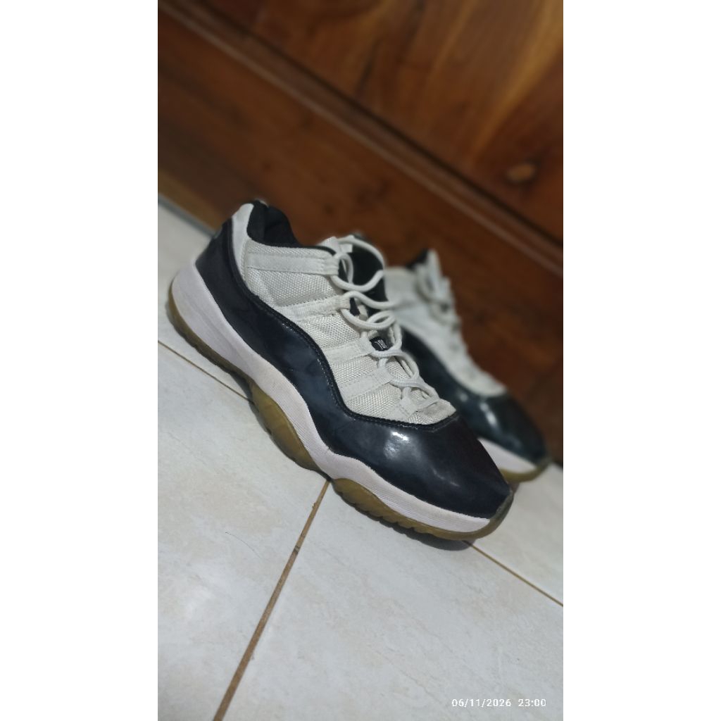 Air Jordan 11 Low Navy White Size 41 | Sepatu Basket Pria Second Original | Look Kondisi Bagus