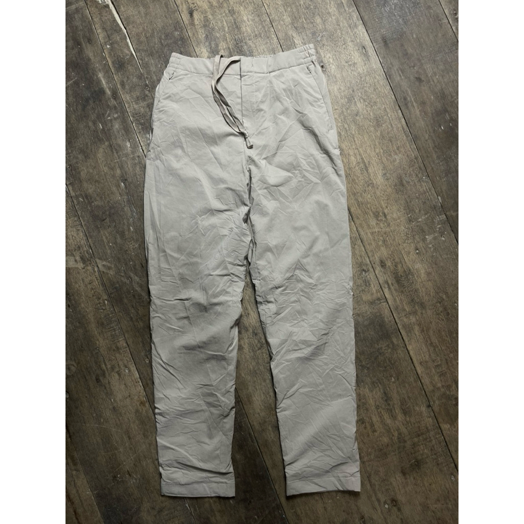 celana UNIQLO Windproof Warm Easy Pants.