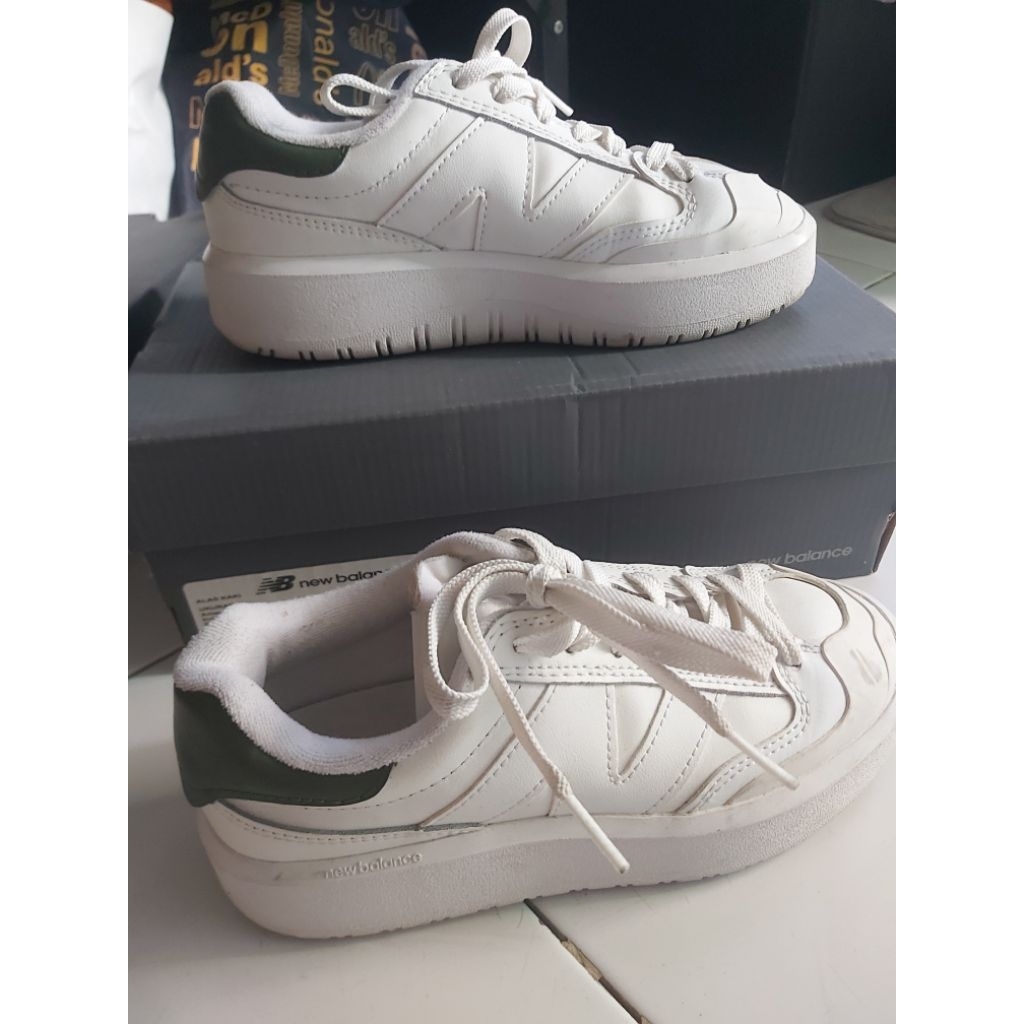 Preloved sepatu new balance ct302 white - sneakers new balance