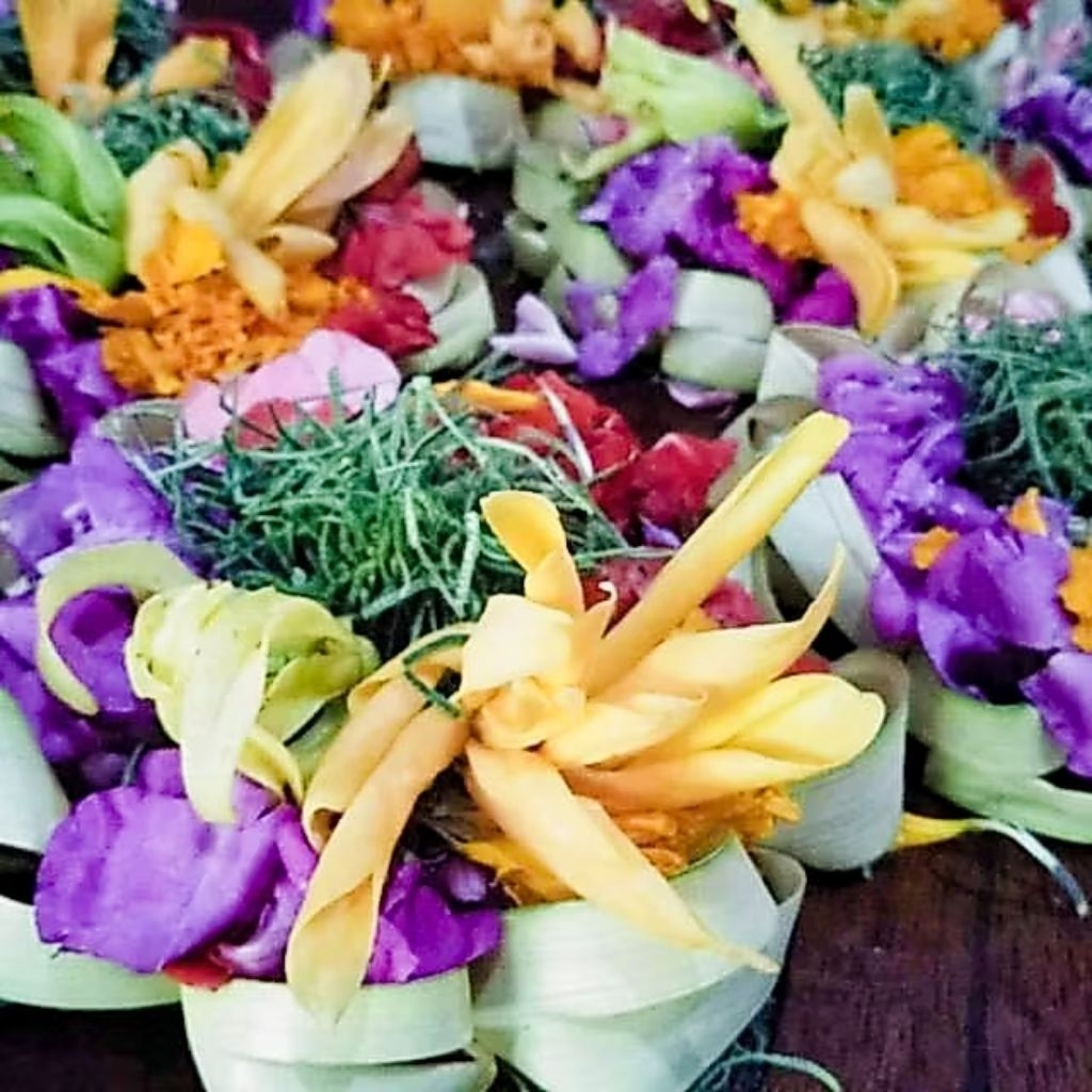 canang ceper, canang sari dan canang don bali