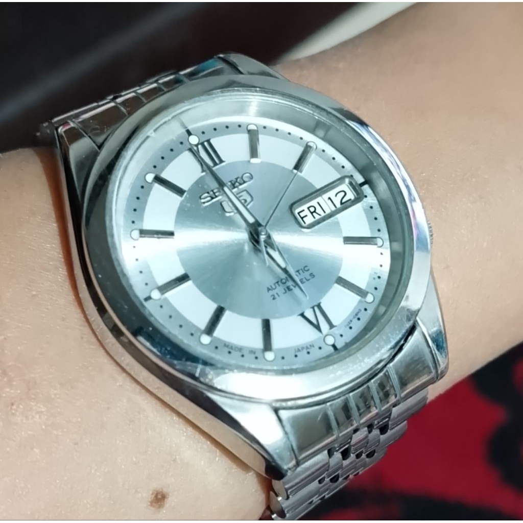 Seiko 5 Automatic Cal 7s26-00X0 Sunburst Silver Dial