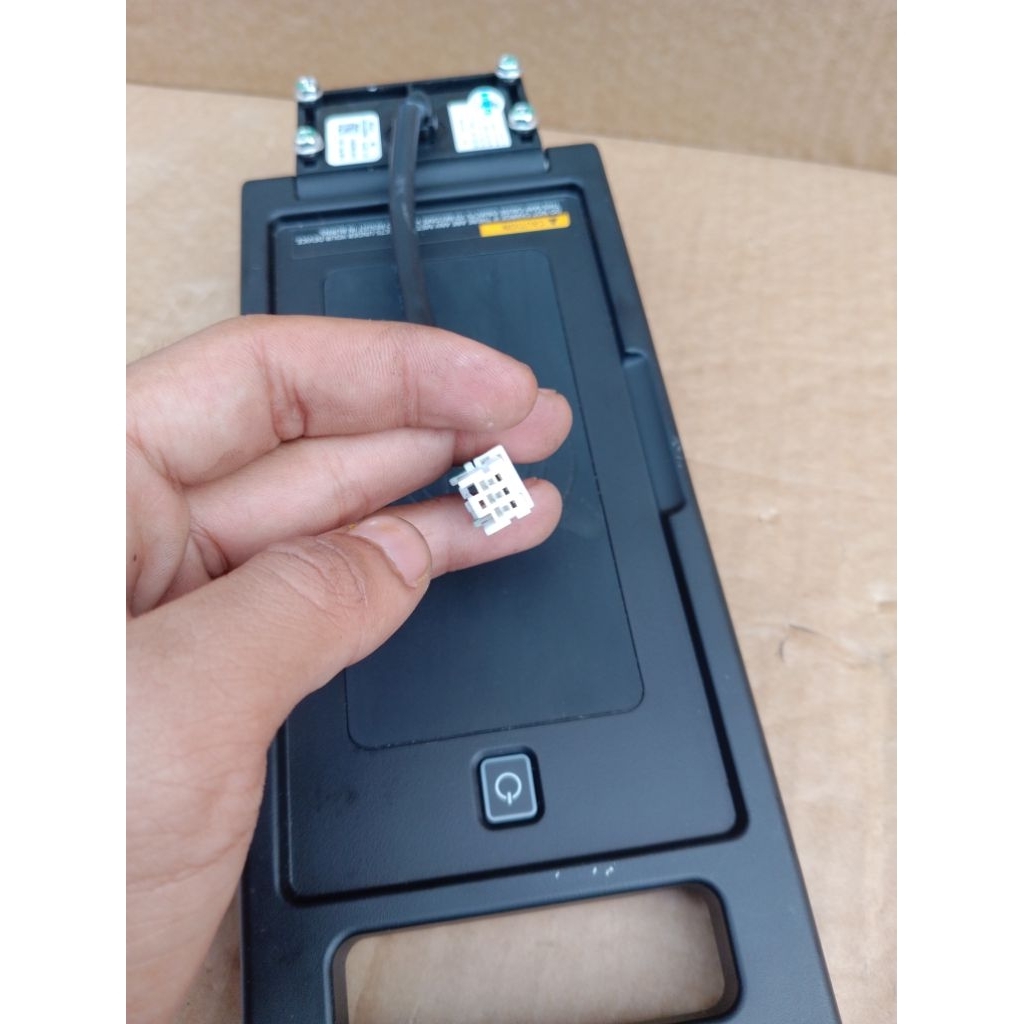 CASAN HP ATAU CHARGER HP MOBIL TOYOTA VOXY ORIGINAL