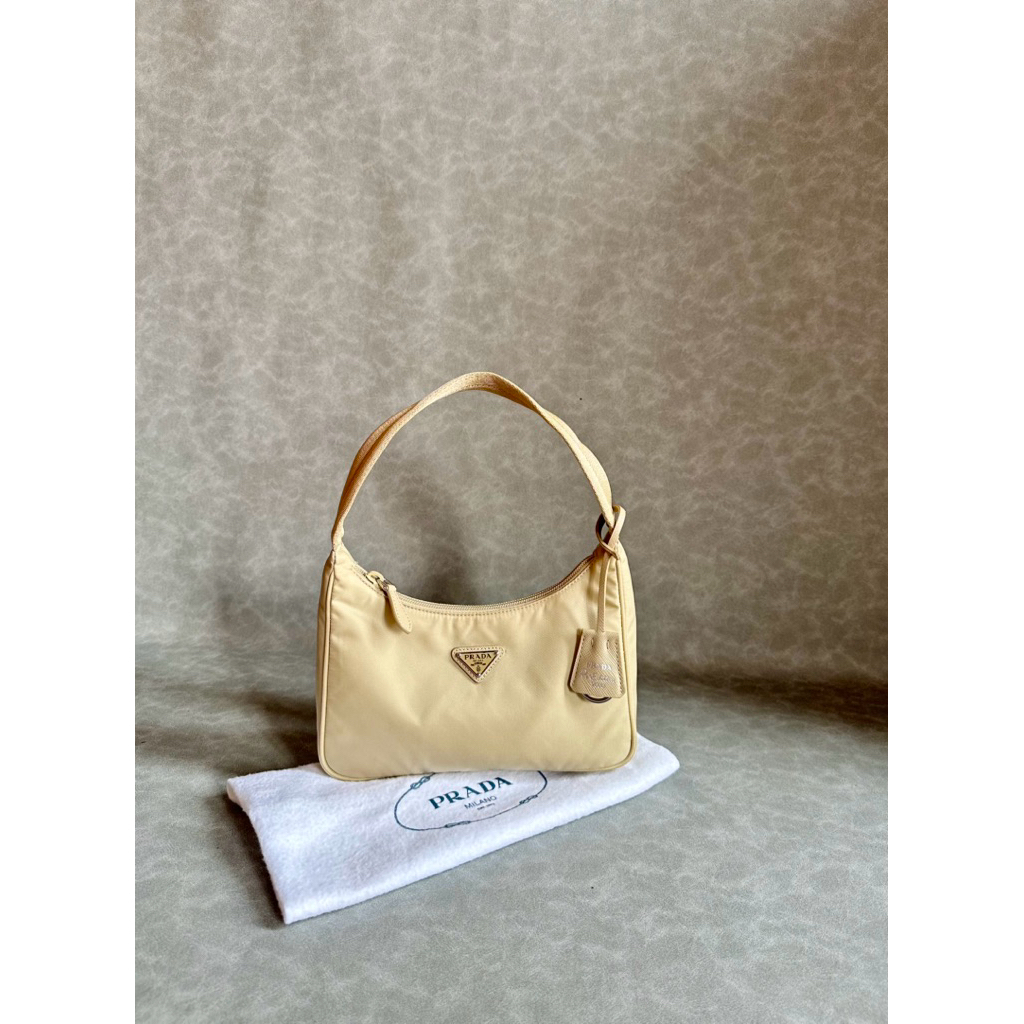 Like new Prada reedition 2000 nylon beige 2023 authentic preloved second shoulder bag