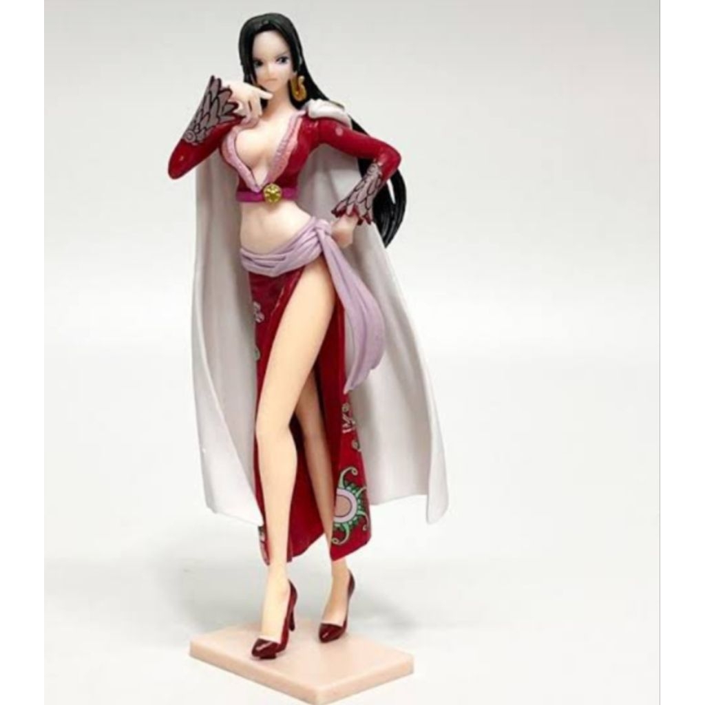 action figure Boa Hancock berdiri