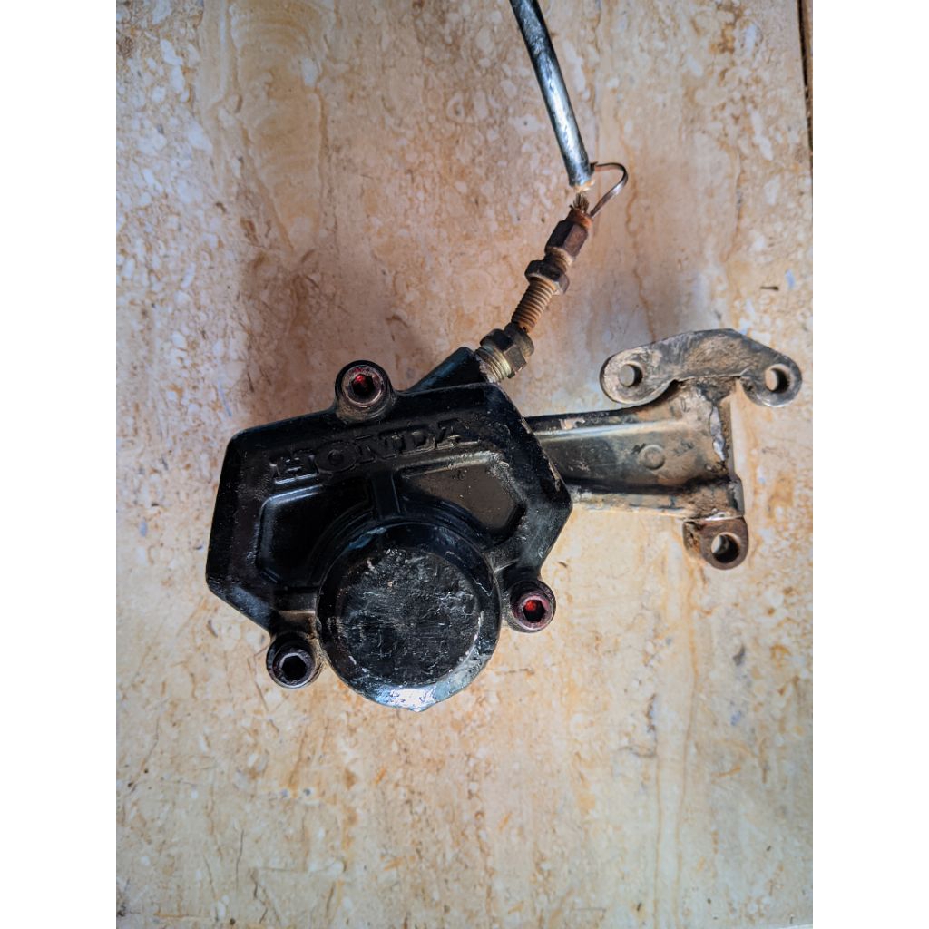 kaliper depan gl 100