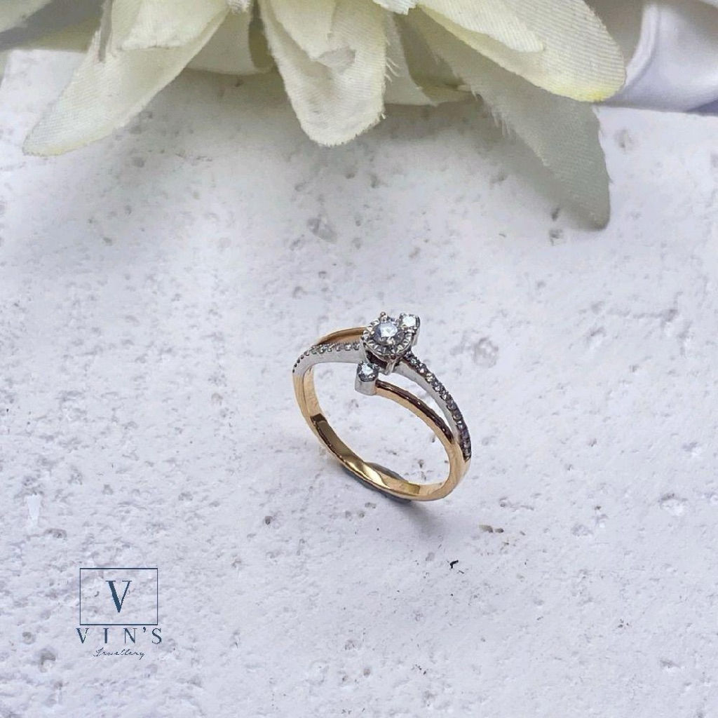 Cincin emas putih model selempang
