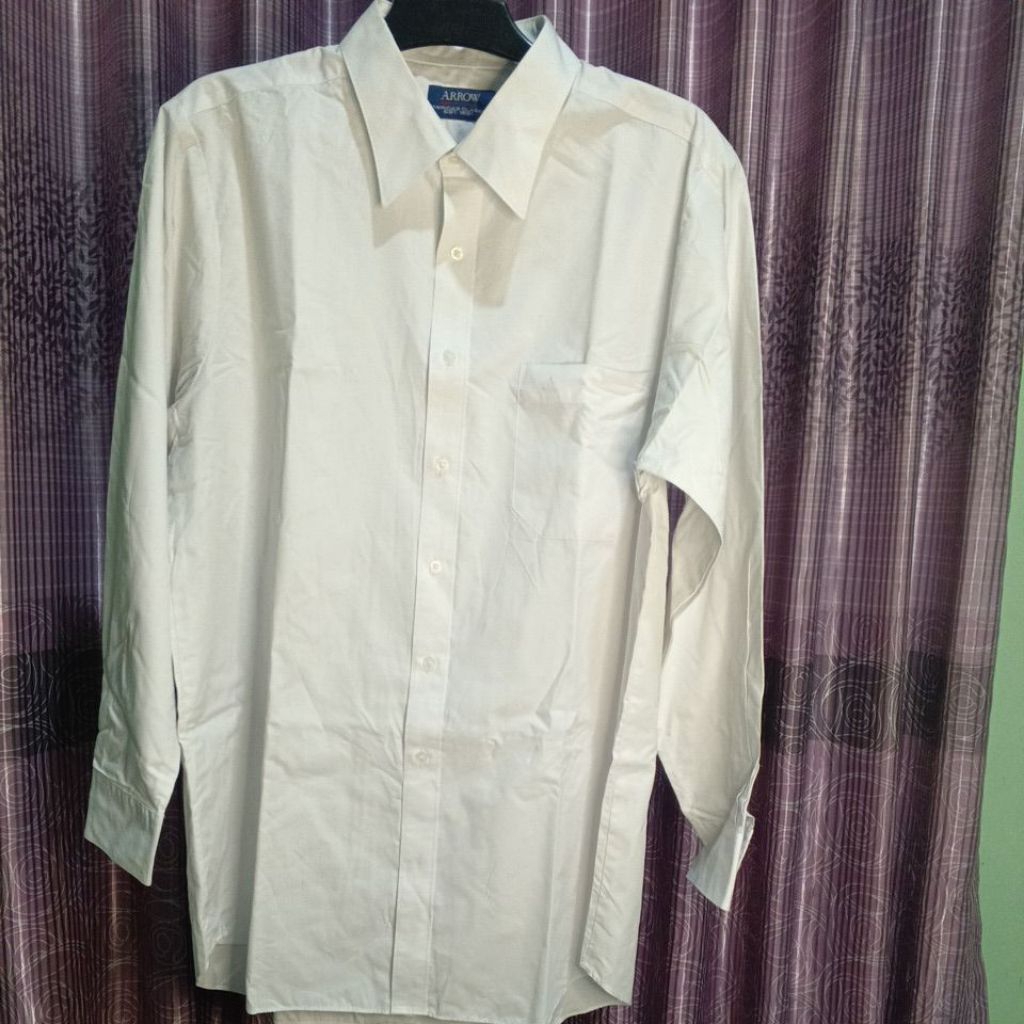 Kemeja Arrow putih