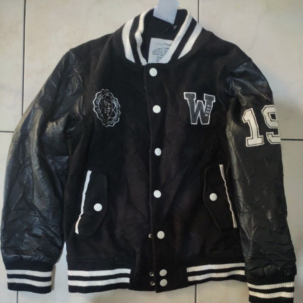 JAKET Varsity Hitam