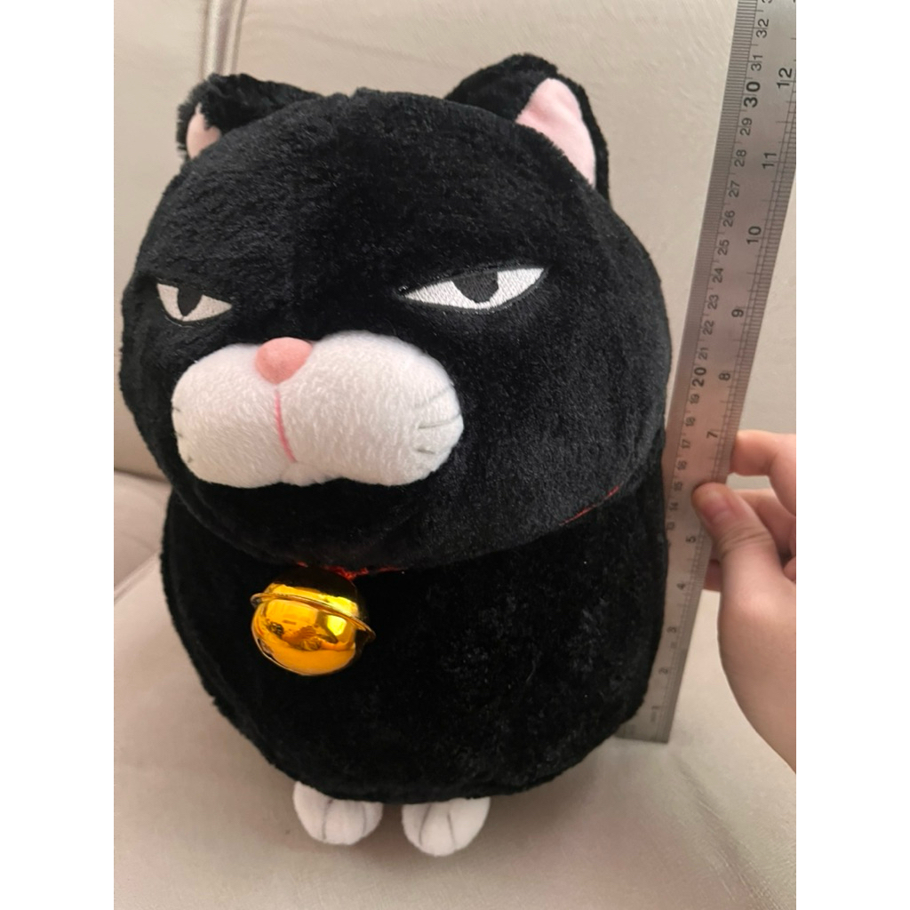 boneka kucing hitam