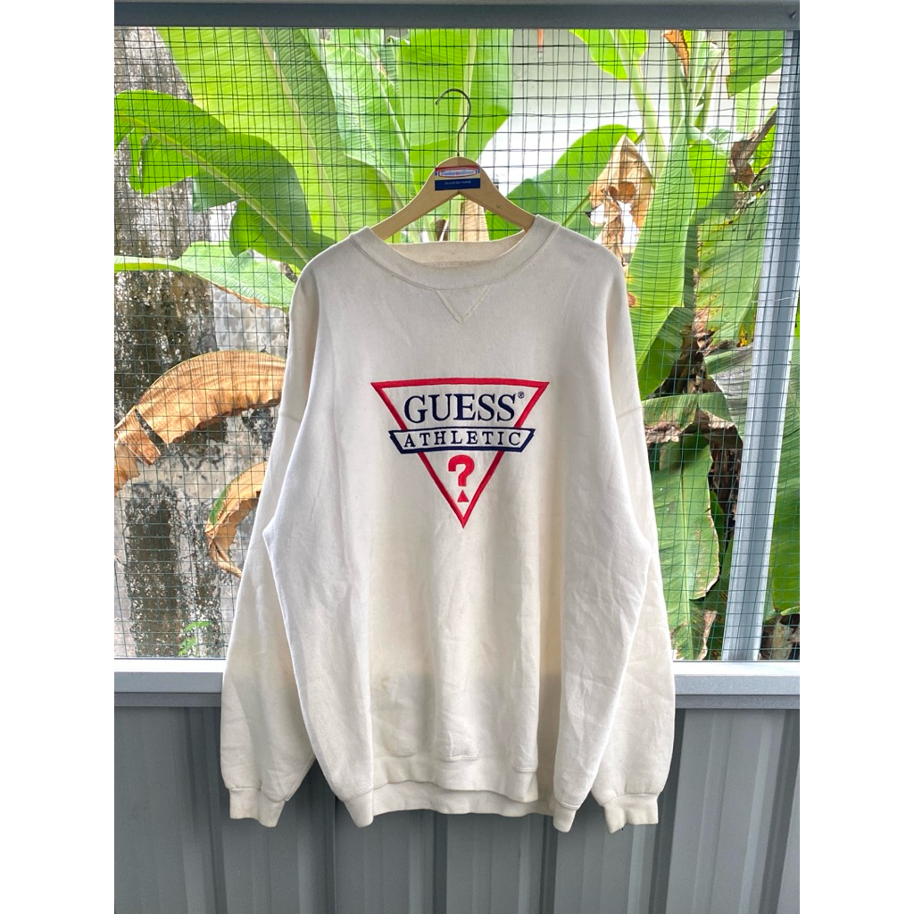 crewneck cn sweatshirt sweater atasan Priai wanita Guess sport athletic big logo Vintage 90s putih o