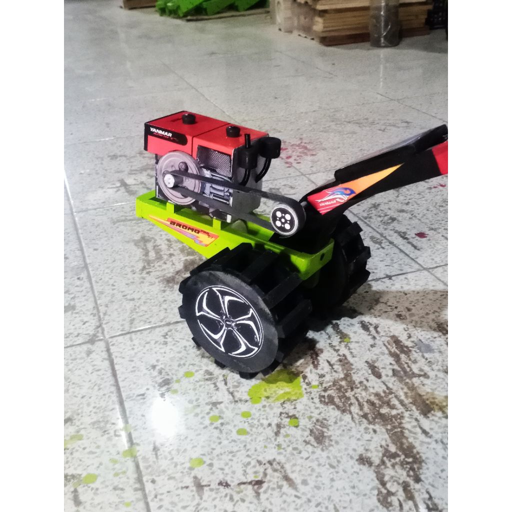 mainan traktor anak