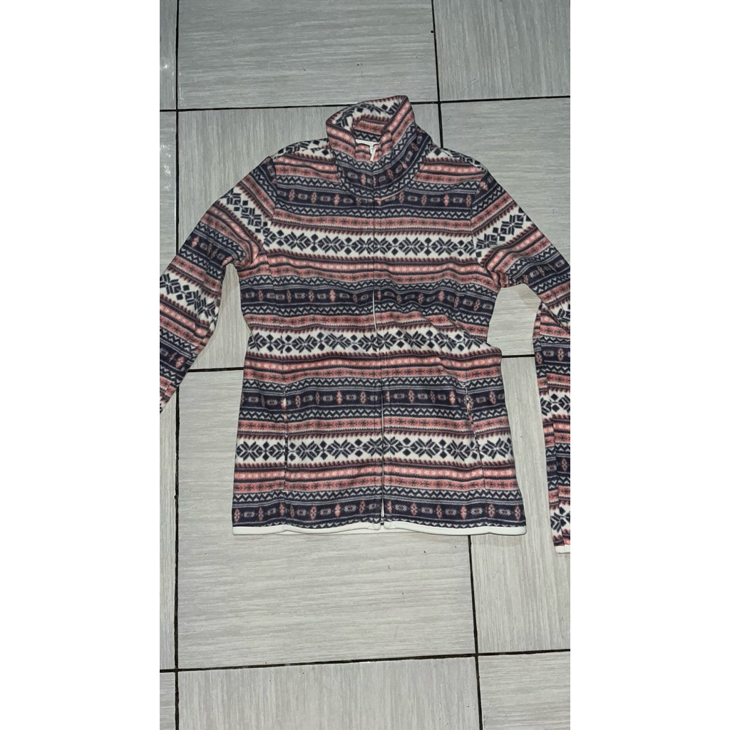 Jaket sweater uniqlo motif navajo