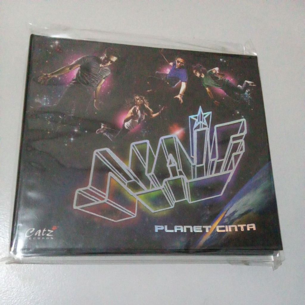 cd naif planet cinta